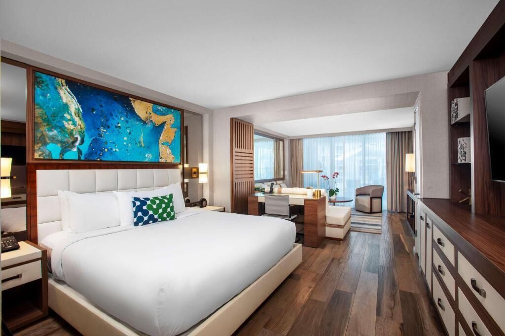 Premium bedding, minibar, in-room safe, desk