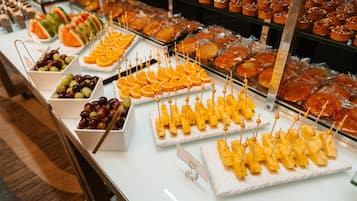 2 restaurants, breakfast, lunch, dinner served; Japanese cuisine