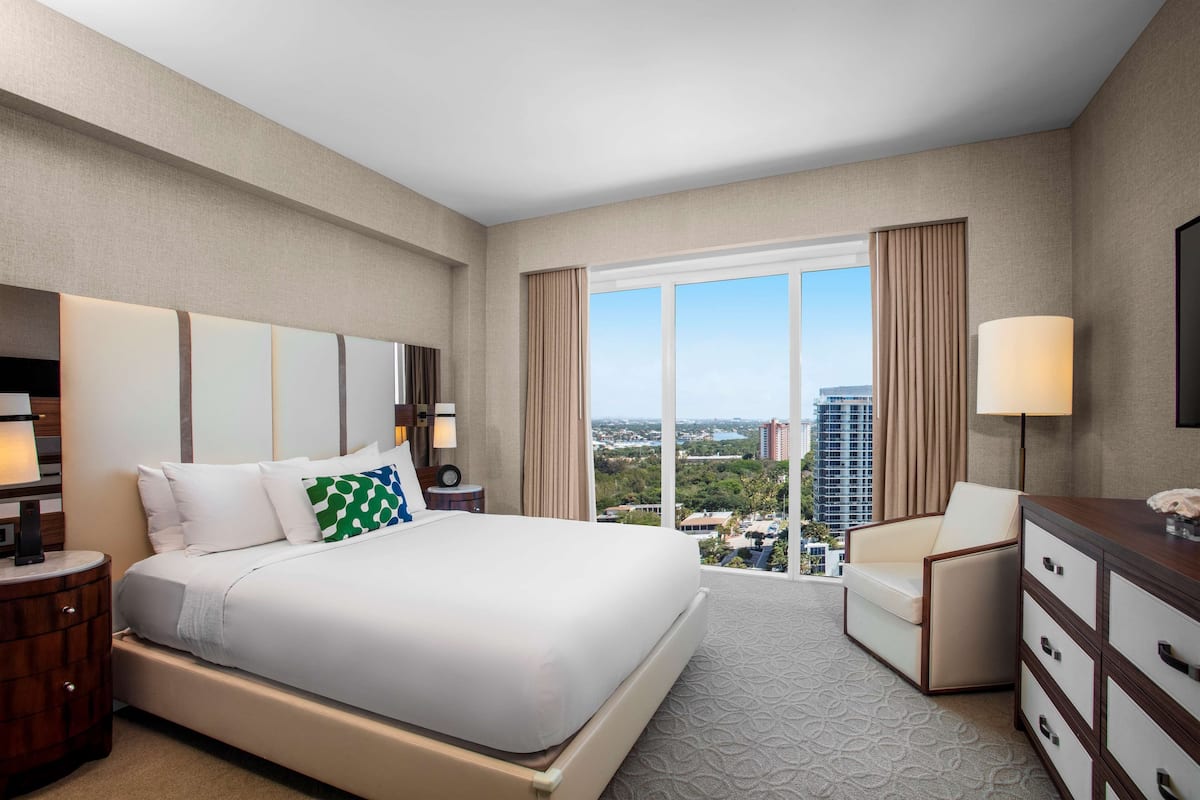 1 bedroom, premium bedding, minibar, in-room safe