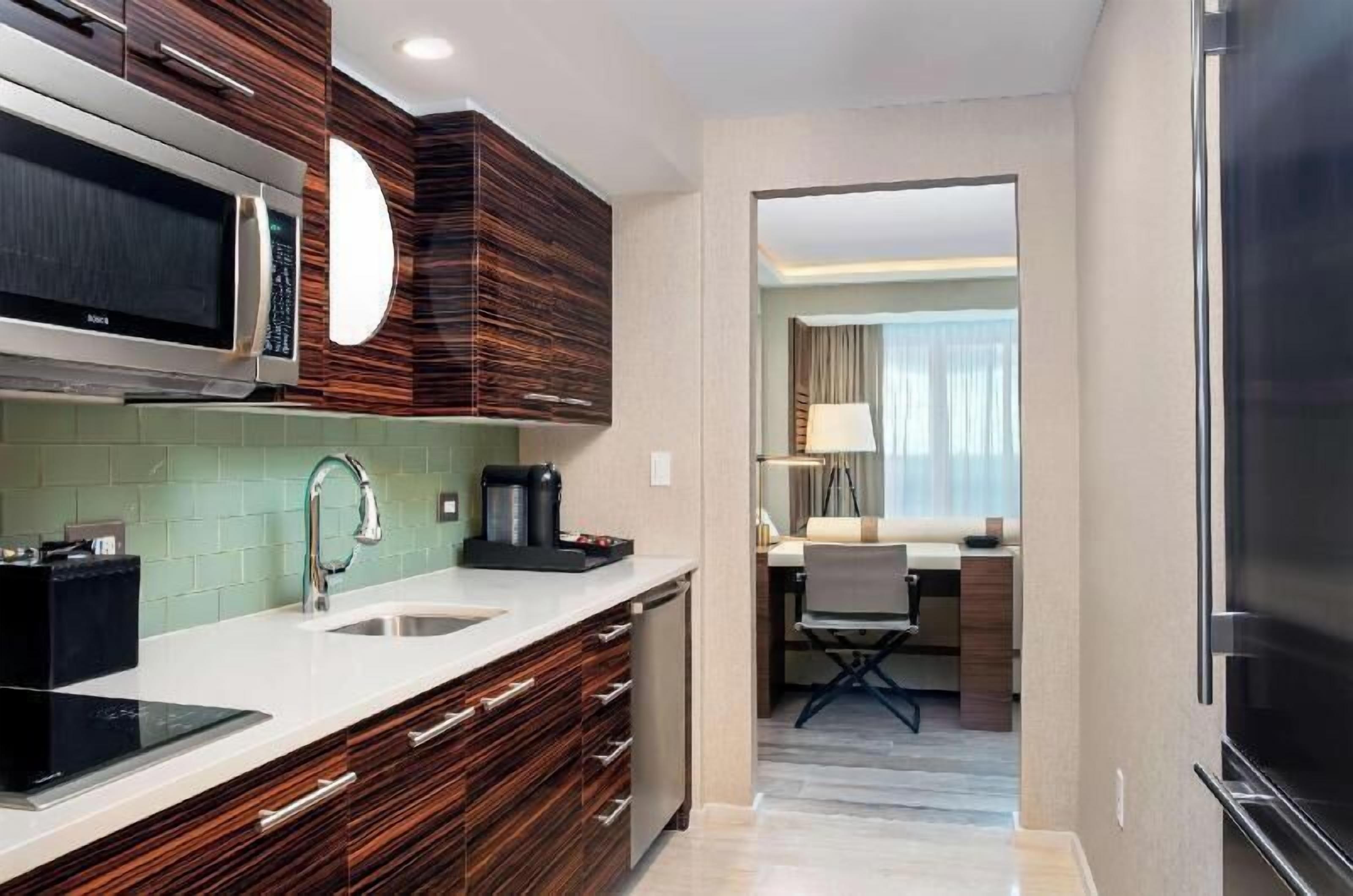 Private kitchen | Fridge, microwave, stovetop, electric kettle