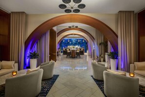 2 bars/lounges, rooftop bar