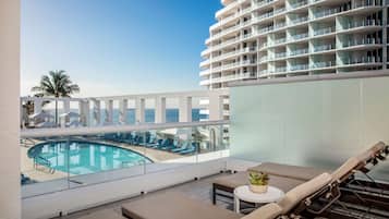 Alloggio su due livelli, 1 camera da letto, lato piscina | Vista dalla camera