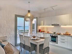 Villa Agave, 4 Bedrooms | Cozinha privada | Geladeira grande, micro-ondas, cooktop, máquina de café expresso