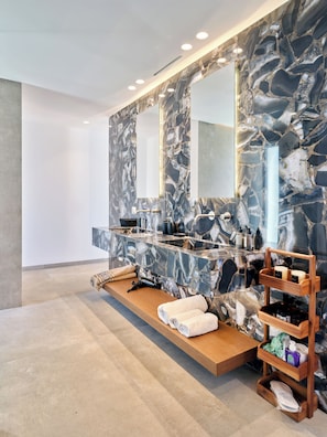 Grand Villa Anasa, 6 bedrooms | Bathroom | Shower, designer toiletries, hair dryer, bathrobes