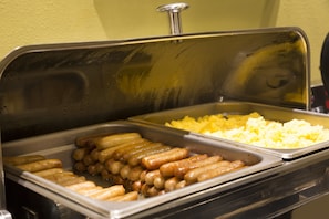 Free daily buffet breakfast