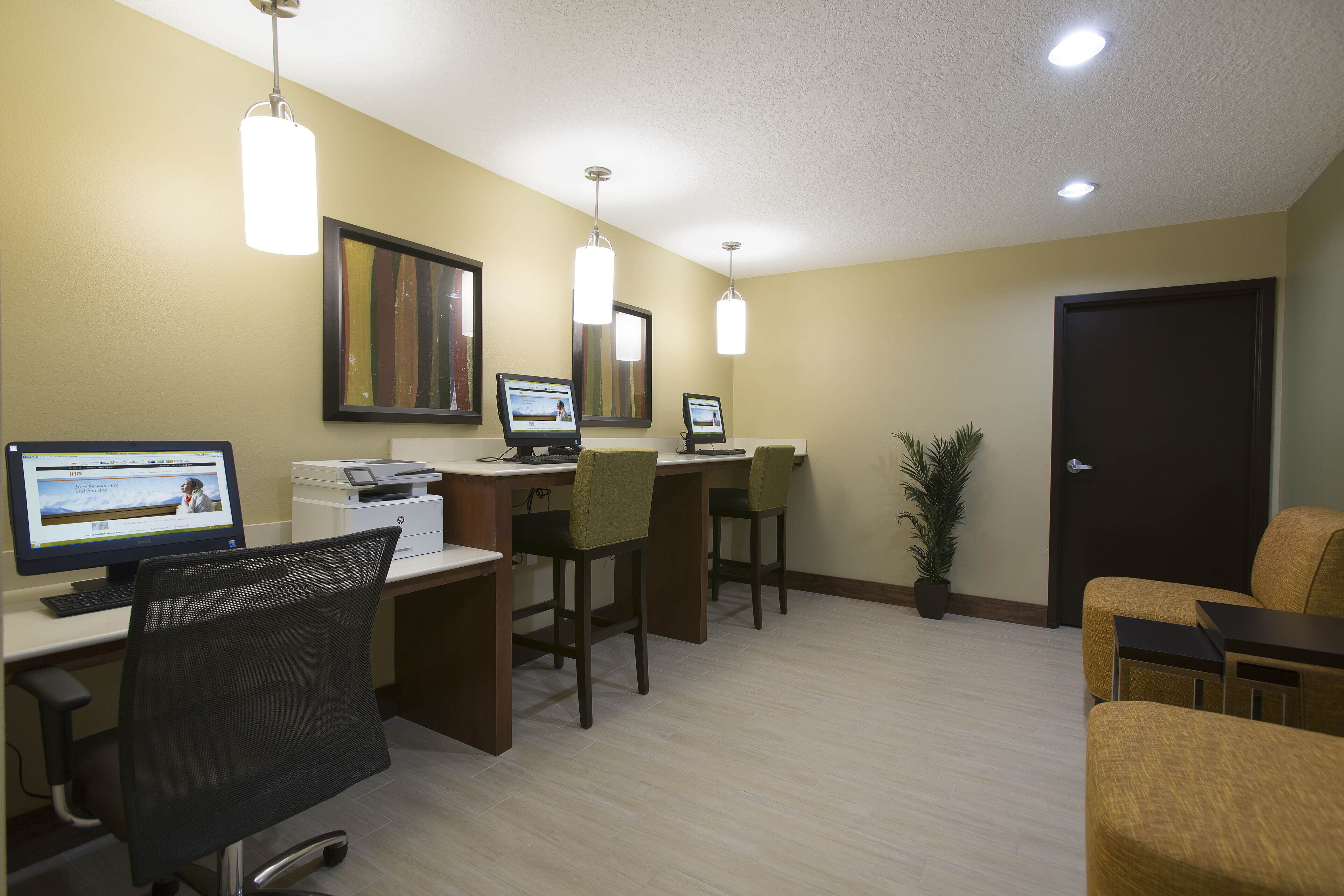 Photo - Staybridge Suites Orlando at SeaWorld by IHG - Free Breakfast & Shuttle to SeaWorld Parks