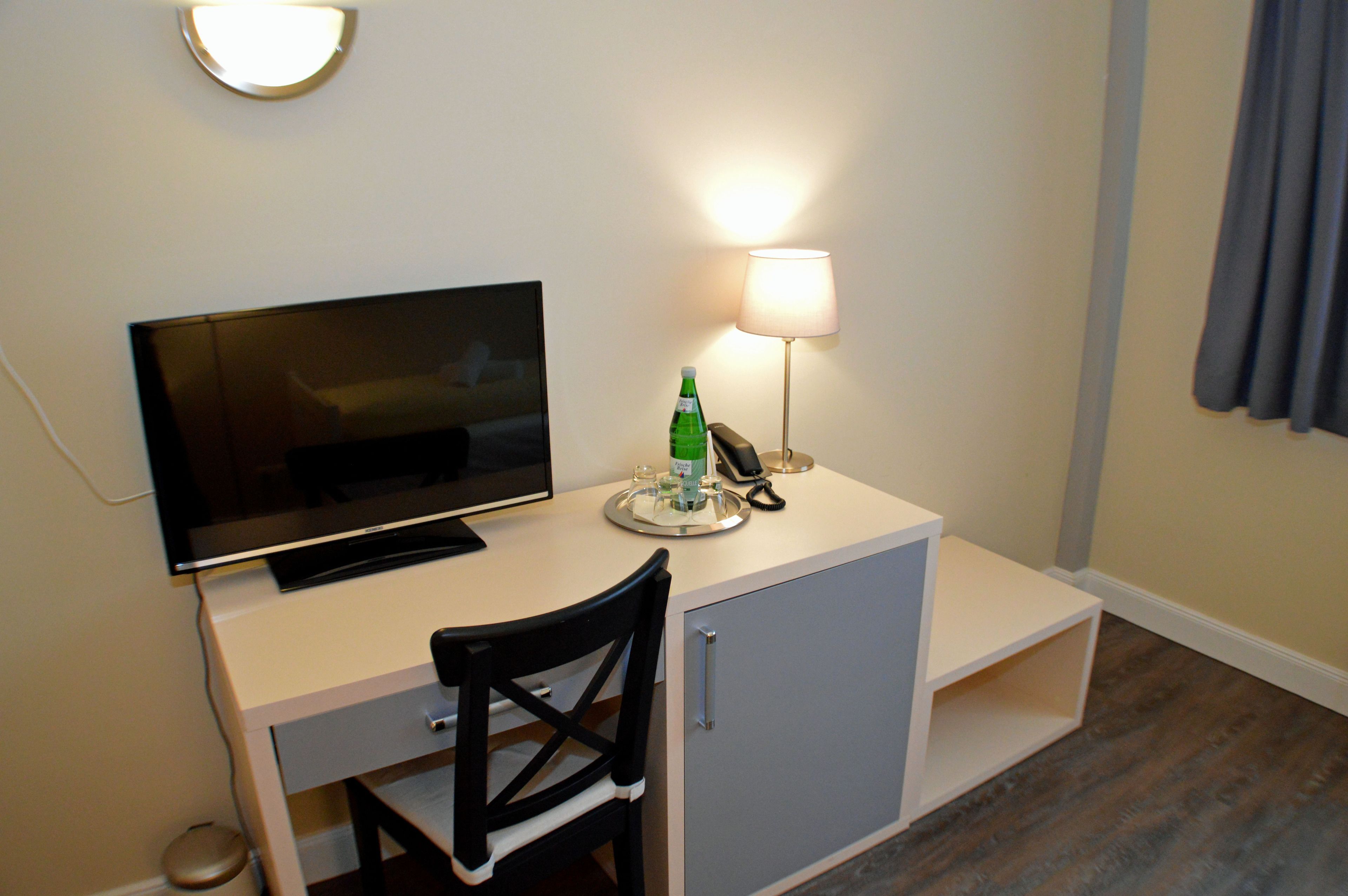comfort triple room | desk, laptop workspace, soundproofing, free wifi