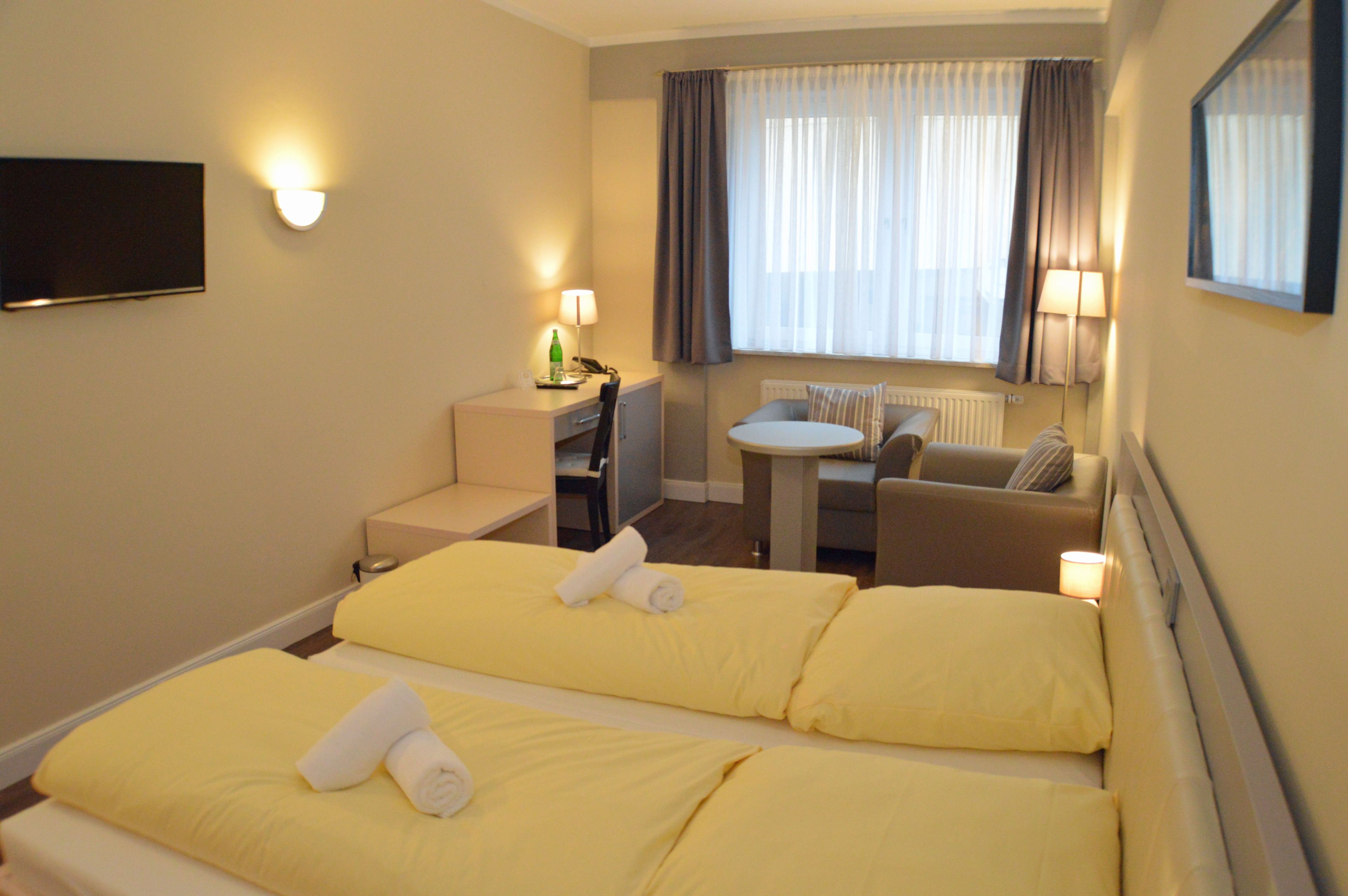 comfort double room | desk, laptop workspace, soundproofing, free wifi
