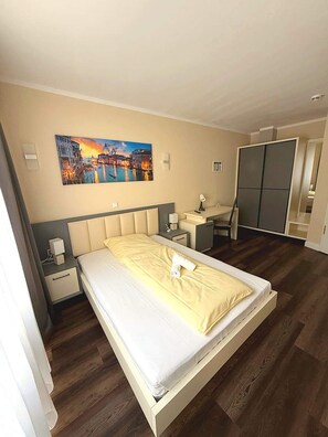 Superior Single Room | Desk, laptop workspace, soundproofing, free WiFi - Hotel Jeta (Hamburg)