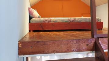 Leilighet – deluxe, 1 queensize-seng med sovesofa, mellometasje | Strykejern/-brett, wi-fi (inkludert) og sengetøy