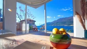 Vila luxo | Frigobar, cofres nos quartos, quartos à prova de som