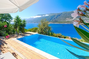 Deluxe-Doppelzimmer, eigener Pool | Terrasse/Patio