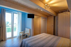 Chambre Quadruple | Literie de qualité supérieure, bureau, lits bébé (gratuits)