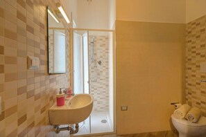 Quadruple Room | Bathroom | Shower, bidet, towels