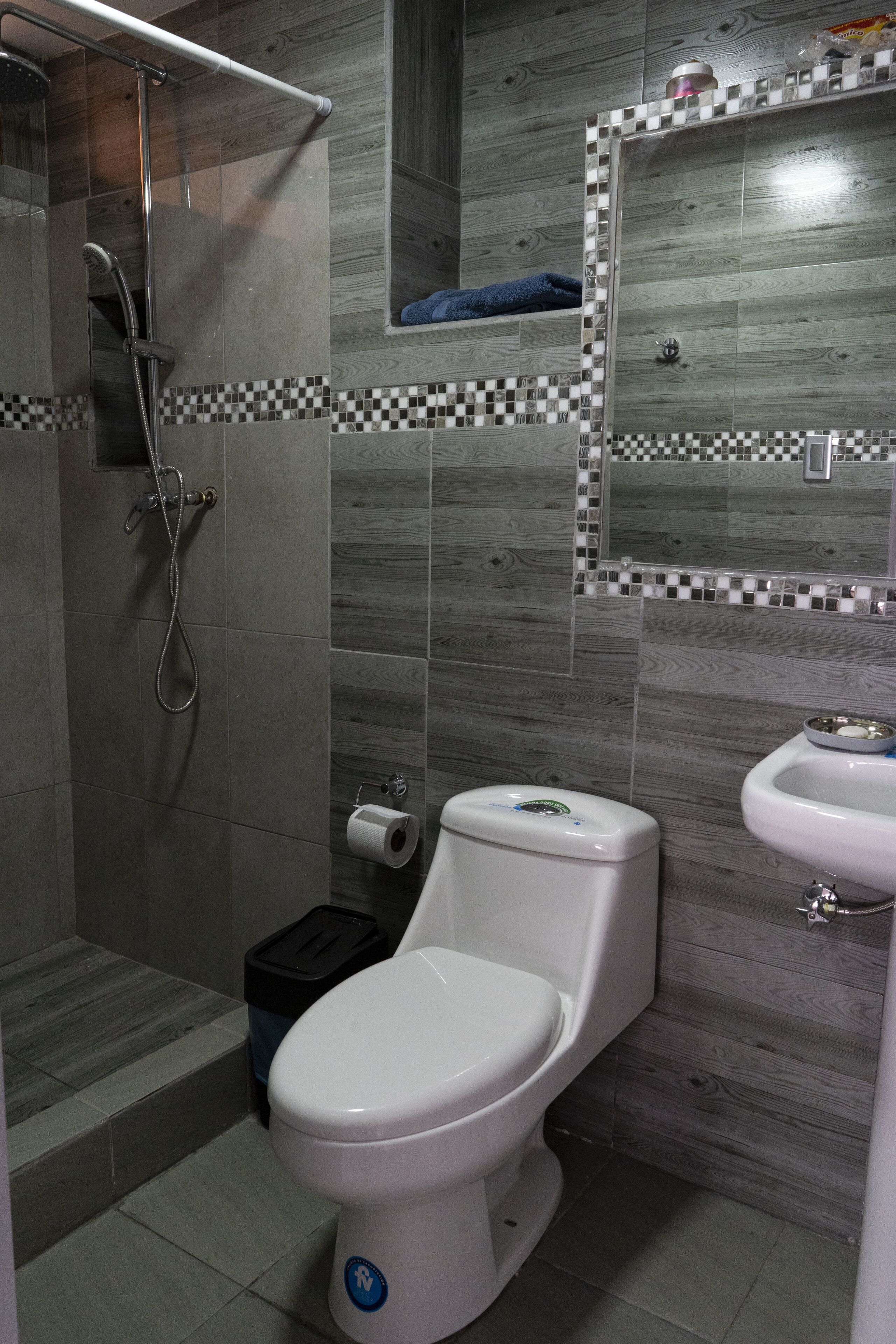 luxury apartment | bathroom | combined shower/bathtub, free toiletries, hair dryer, towels