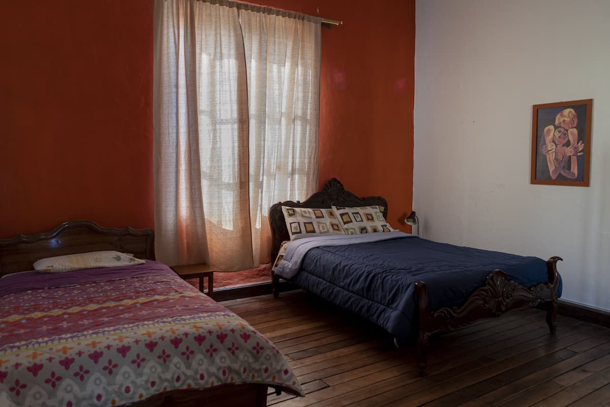 1 habitación, muebles diferentes, insonorización y wifi gratis
