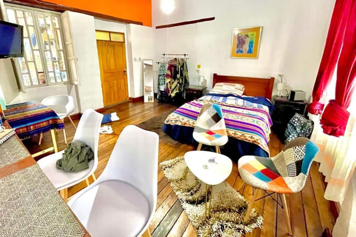 Apartment with balcony View | 1 habitación, muebles diferentes, insonorización y wifi gratis