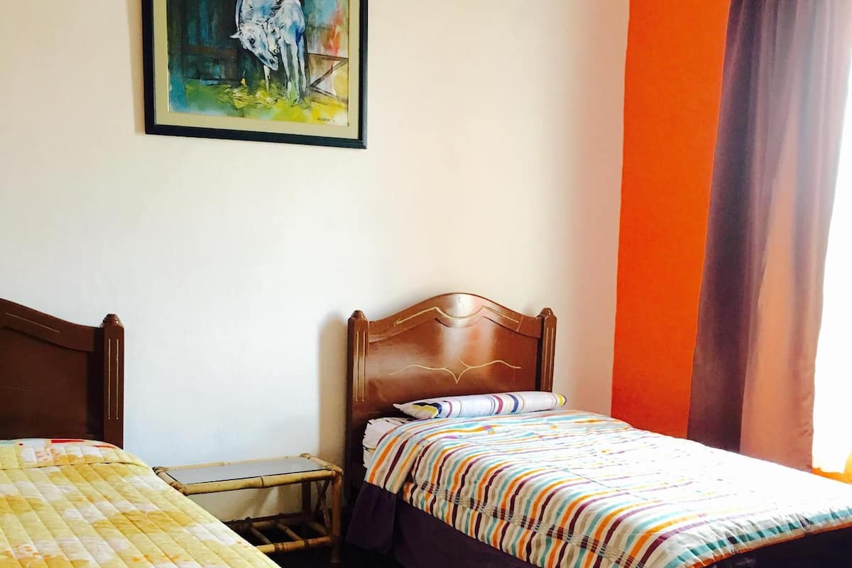 1 habitación, muebles diferentes, insonorización y wifi gratis