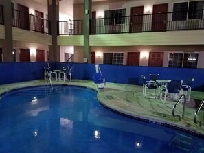 Outdoor pool - Texas Inn Downtown McAllen (McAllen)