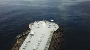Private beach, black sand, sun loungers, beach towels - Palazzo Murrano adults only (Vico Equense)