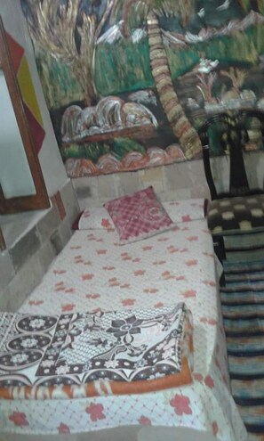 Cots/infant beds, rollaway beds, WiFi