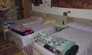 Cots/infant beds, rollaway beds, WiFi