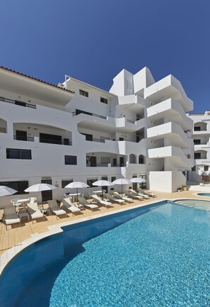 Outdoor pool, open 9:00 AM to 7:00 PM, pool loungers