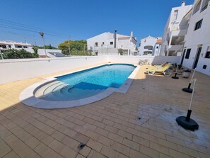 Outdoor pool, open 9:00 AM to 7:00 PM, pool loungers