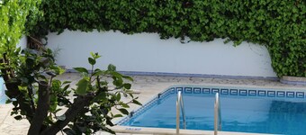 Cheerfulway Oura Village Garden Apartamentos