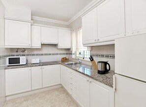 Blackout drapes, free cribs/infant beds, bed sheets - Torre da Aldeia by Portugalferias (Albufeira)