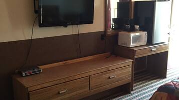 Standard Room, 2 Double Beds | Desk, soundproofing, iron/ironing board, free WiFi