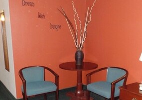 Habitación estándar | Zona de estar | Una televisión de pantalla plana