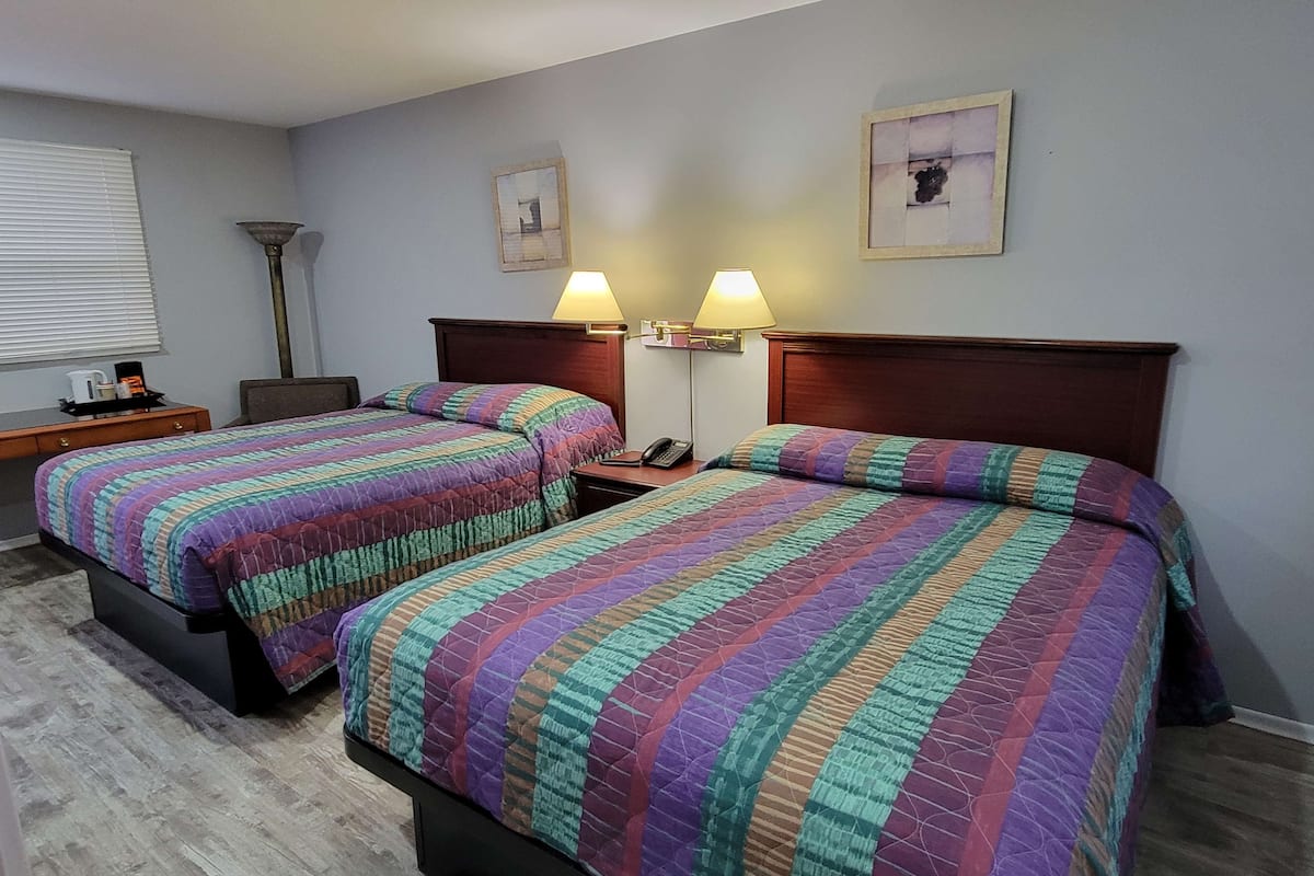 Habitación, 2 camas Queen size, para no fumadores | Escritorio, wifi gratis y ropa de cama