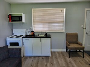 套房, 1 張加大雙人床及 1 張梳化床, 非吸煙房, 廚房 | 書桌、免費 Wi-Fi、床單