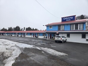 Front of property - Cobourg Inn (Hamilton Township)