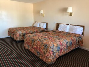 Desk, iron/ironing board, free WiFi, bed sheets - Regal Motel in Las Vegas, New Mexico (Las Vegas)