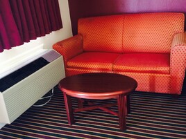 双人房 | 办公桌、熨斗/熨板、免费 WiFi、床单