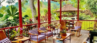 Hacienda Venecia Main House & Coffee Lodge