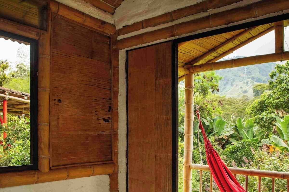 Traditional-Doppelzimmer, Gemeinschaftsbad, Gartenblick | Hochwertige Bettwaren, Zimmersafe, individuell dekoriert