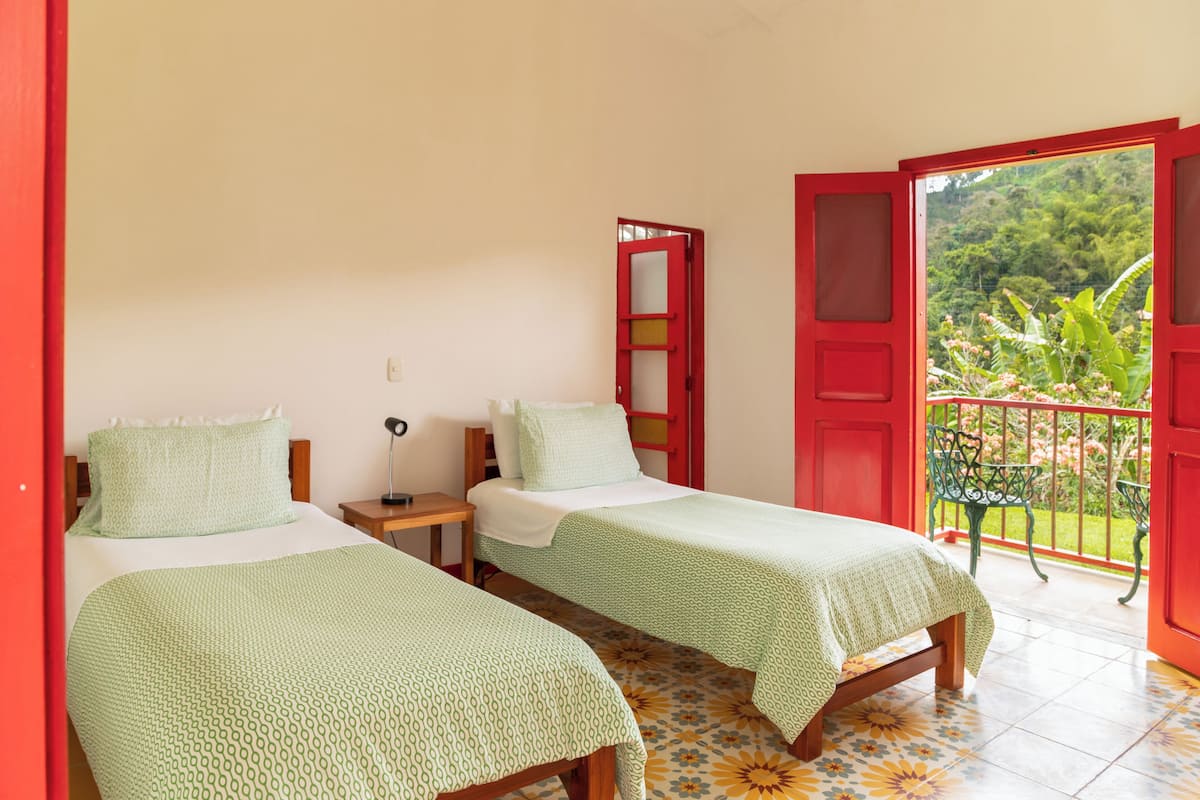 Standard Twin Room, 2 Twin Beds, Garden View | In-room safe, individually decorated, individually furnished, bed sheets