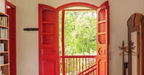 客房内保险箱、特色装修、特色家居、床单