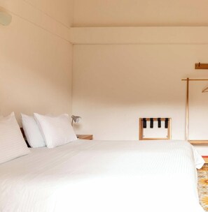 Chambre Standard avec lits jumeaux, salle de bains attenante, vue jardin | Literie de qualité supérieure, coffres-forts dans les chambres