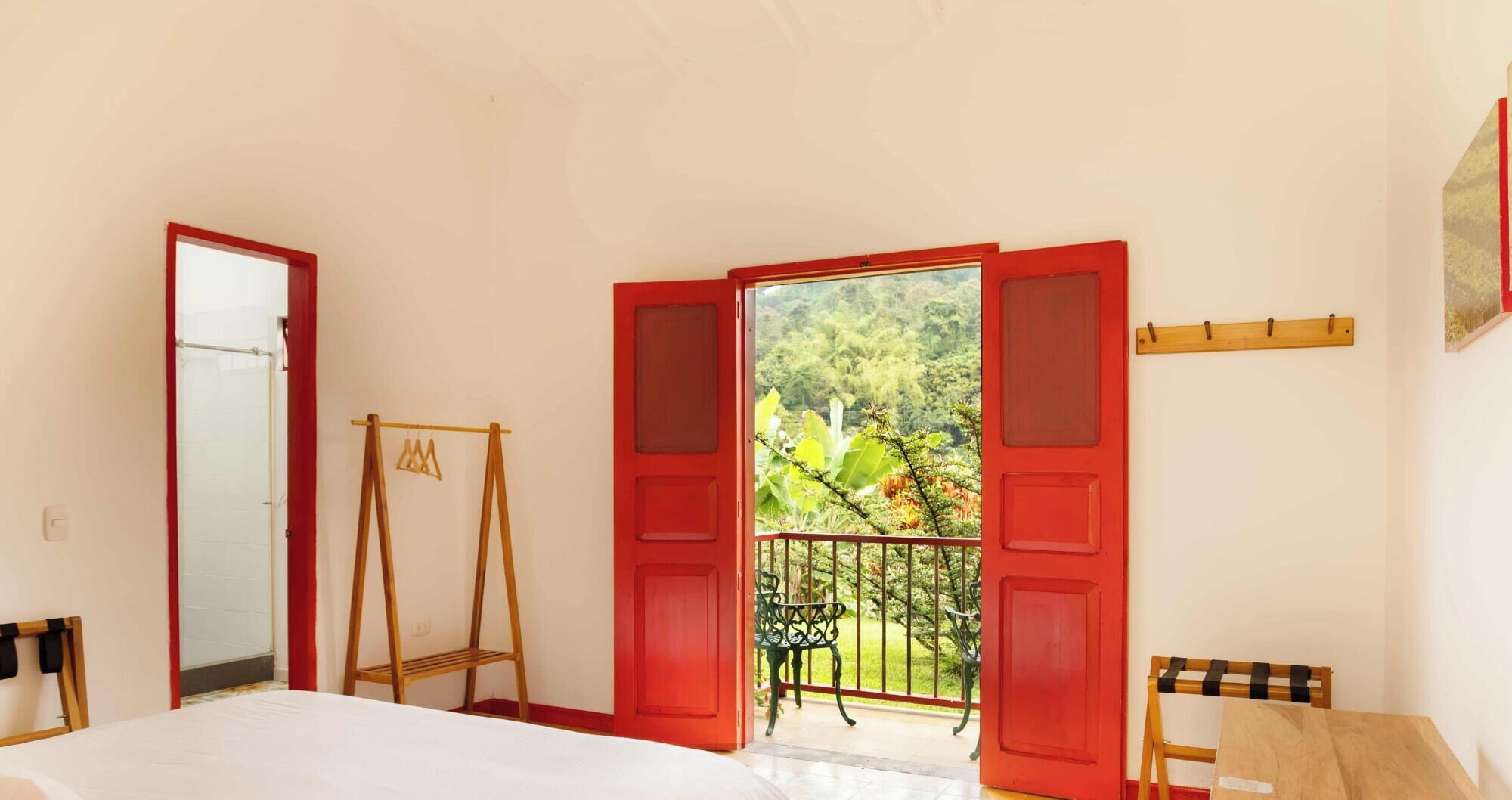 Standard Twin Room, Private Bathroom, Garden View | Peti besi dalam bilik, dihias secara berasingan 