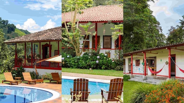 Un resort con piscina, zona de estar exterior y jardín.