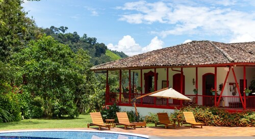Hacienda Venecia Main House & Coffee Lodge