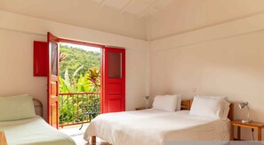 Standard-Doppel- oder -Zweibettzimmer, mit Bad, Gartenblick | Hochwertige Bettwaren, Zimmersafe, individuell dekoriert