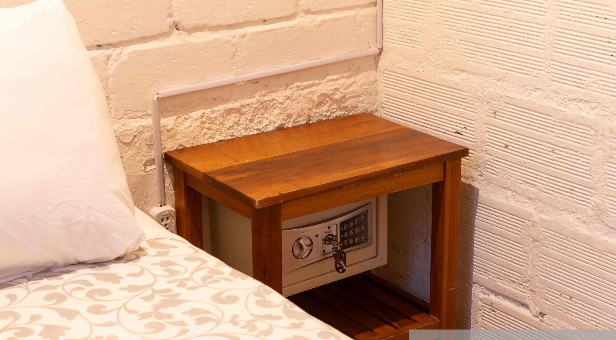 Quarto casal tradicional, banheiro compartilhado, vista para o jardim | Roupas de cama premium, cofres nos quartos, individualmente decorados