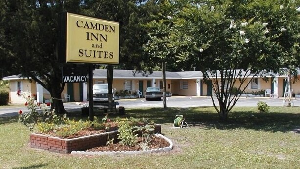 Property grounds - Camden Inn & Suites (Kingsland)