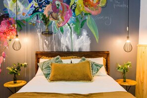 Desk, free cribs/infant beds, bed sheets - Niños Hotel Meloc (Cusco)