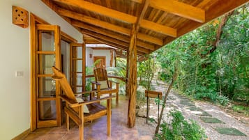 Chambre Confort, 1 trĂšs grand lit | Terrasse/Patio